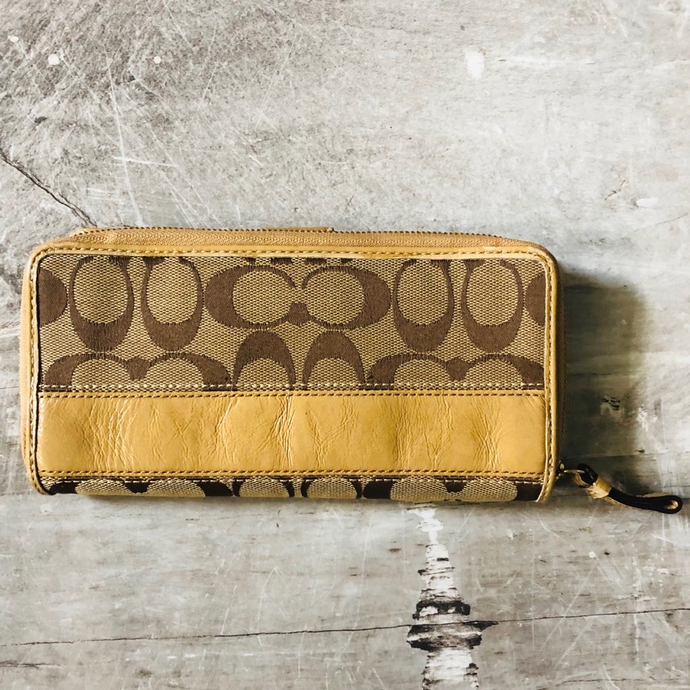 Coach Signature Wallet - Picture 3 of 9